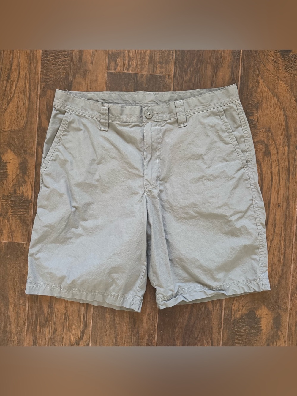 Columbia Men’s 34 Grey Shorts